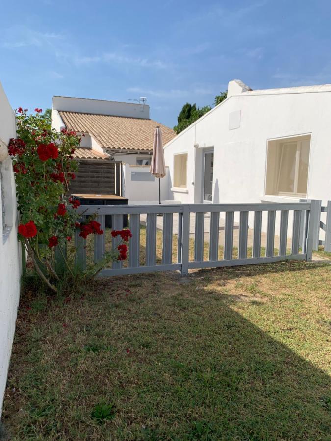 Hotel Mas Des Lys Saintes-Maries-de-la-Mer Exterior photo