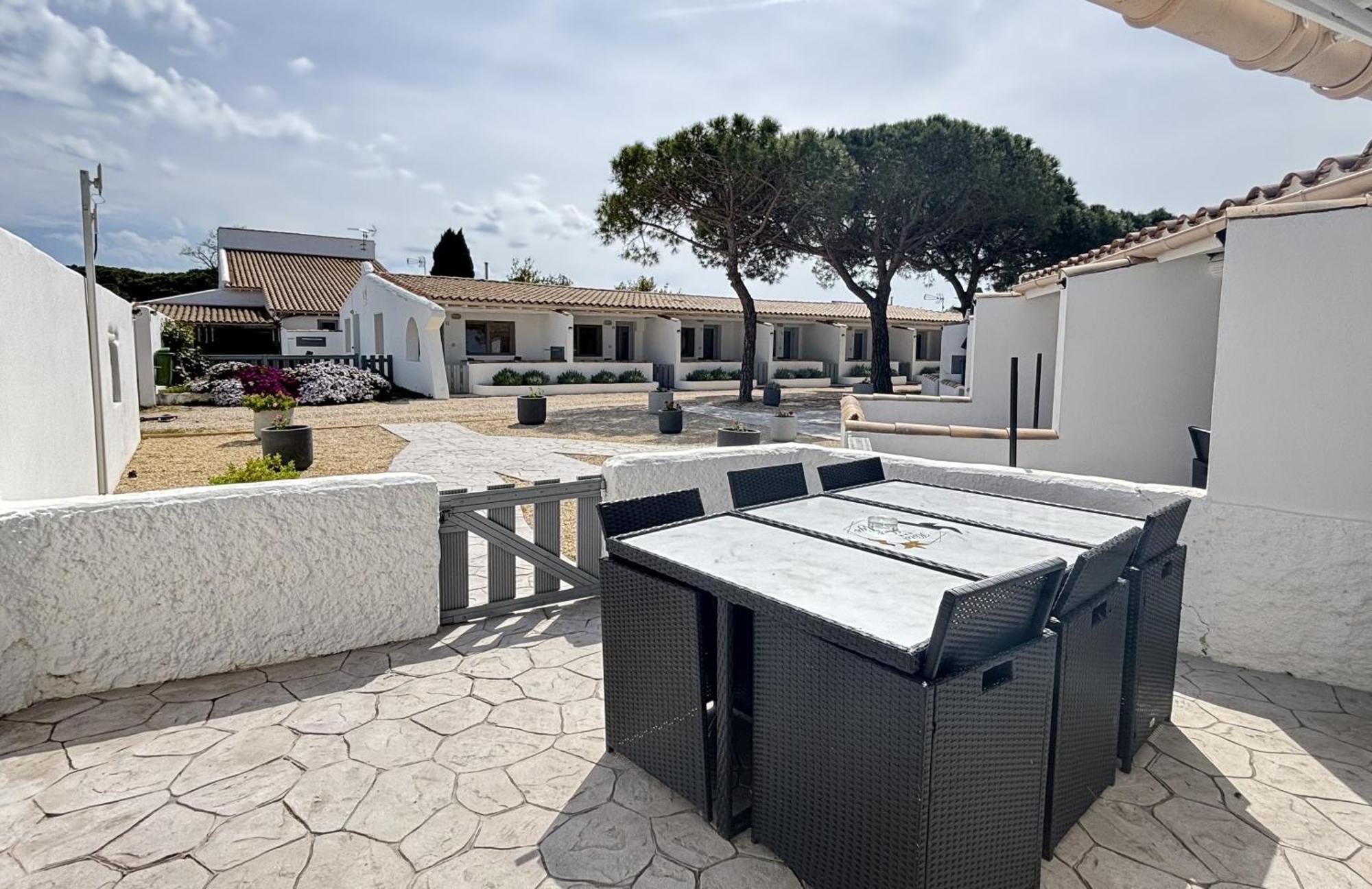 Hotel Mas Des Lys Saintes-Maries-de-la-Mer Exterior photo