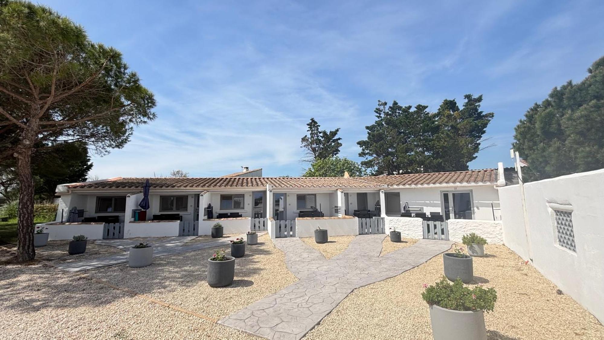 Hotel Mas Des Lys Saintes-Maries-de-la-Mer Exterior photo